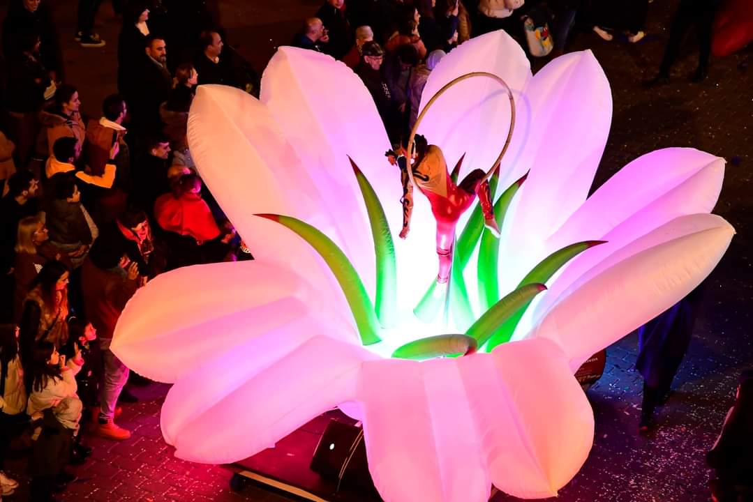 Carroza Flor con Acrobata