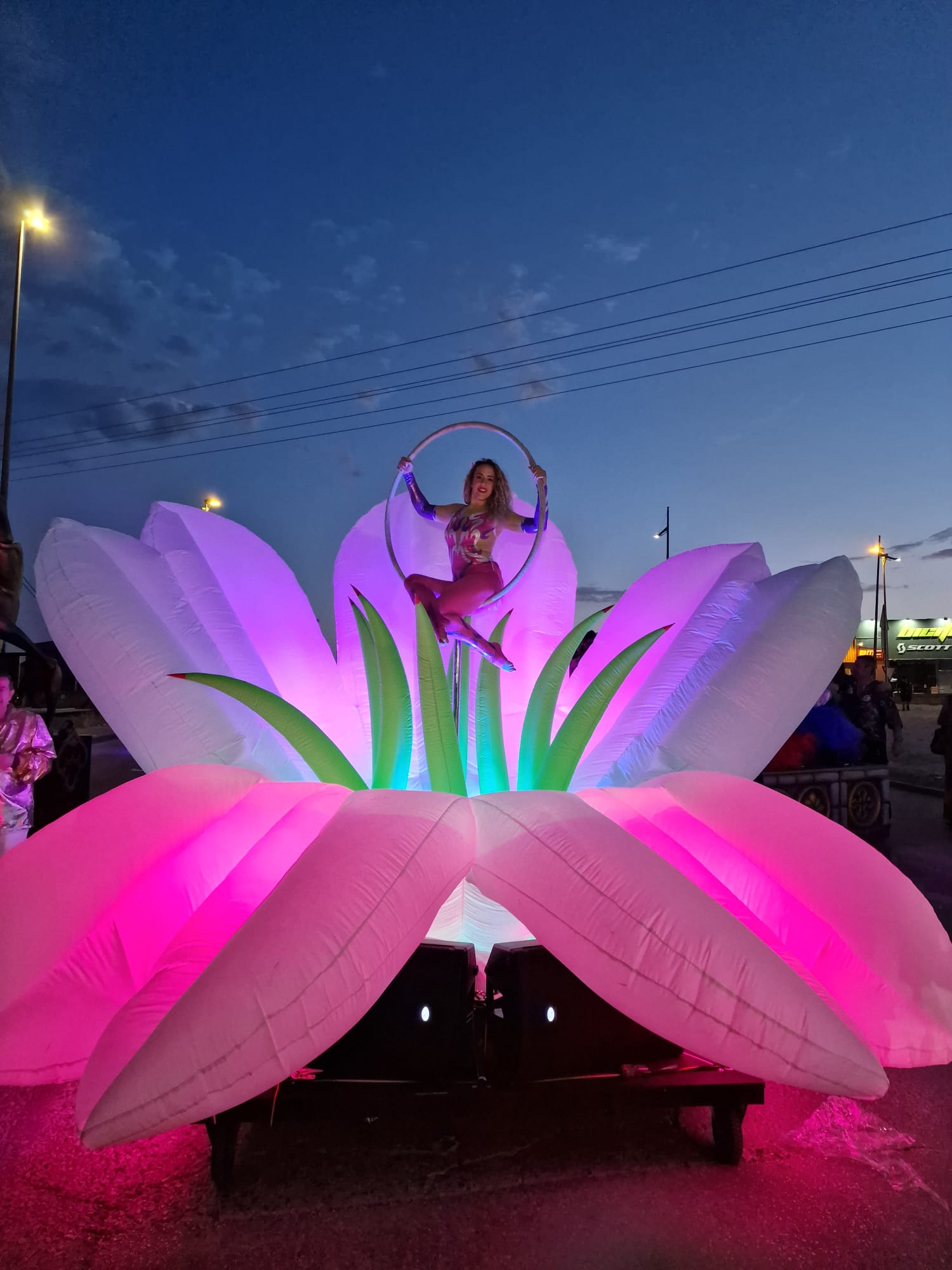 Carroza Flor con Acrobata